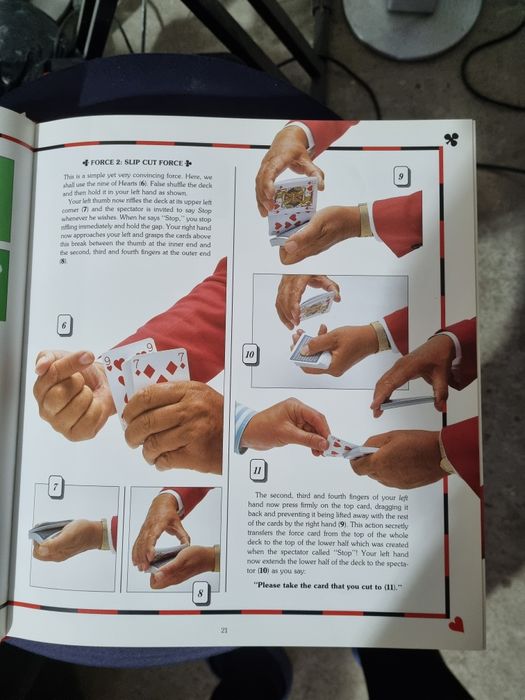 Manual explicit cu trucuri cărți joc, monede.