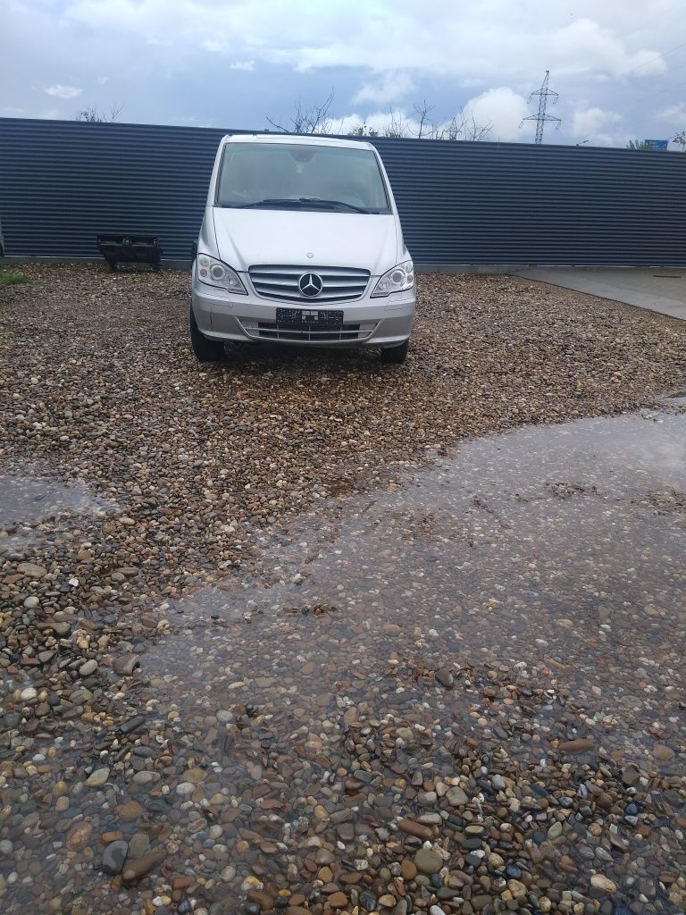 Dezmembrez Mercedes vito (viano) 113 in stare buna euro5 2.2