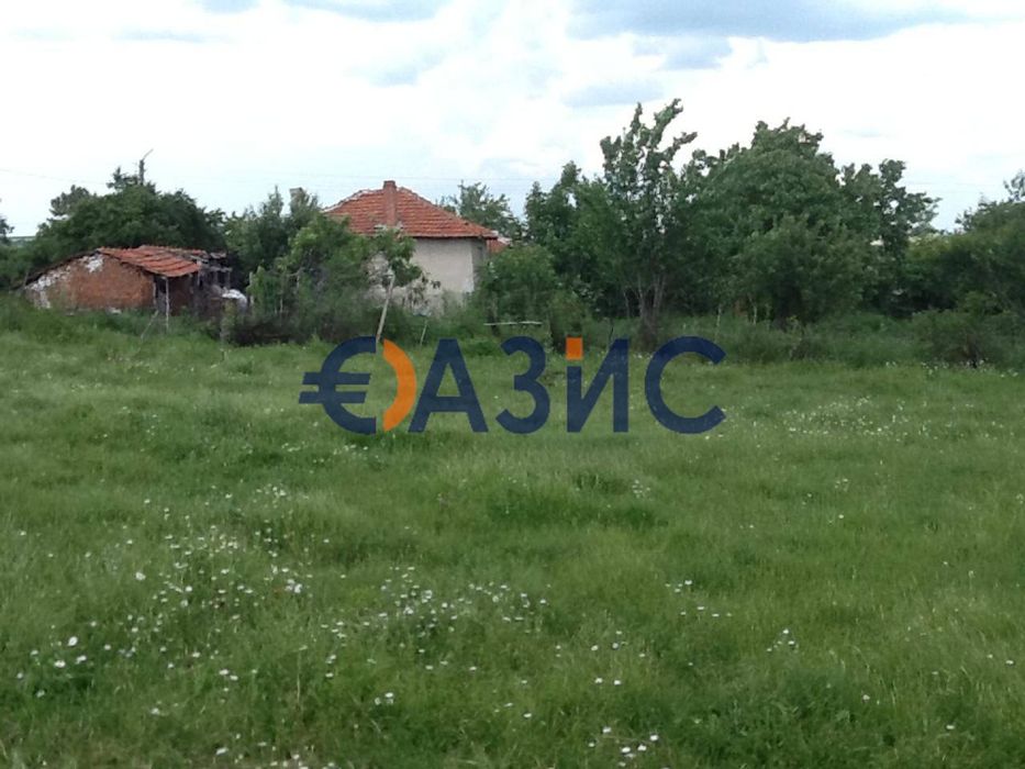 Парцел-1925 кв. м. и стара къща-46 кв. м., с. Хаджиите, Общ. Карнобат
