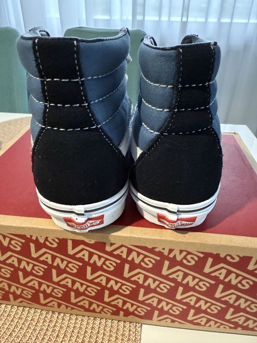 Tenesi Vans noi in cutie