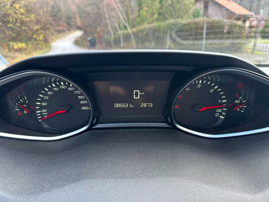 Peugeot 308 1.5BlueHDI - 85000км.  2020г.