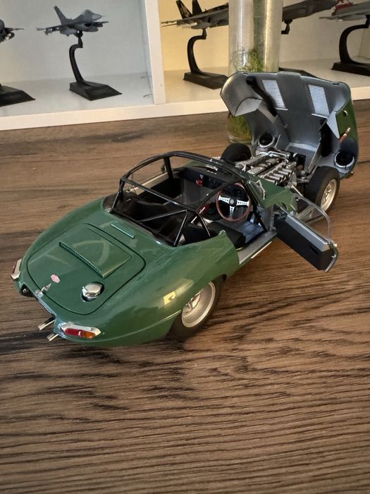 Macheta Autoart Jaguar E-type Lightweight 1:18