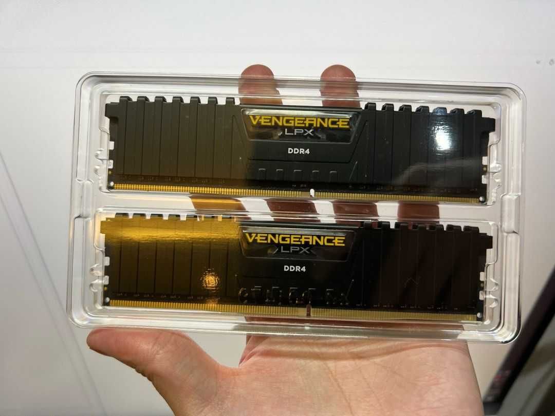 Kit Memorie Corsair Vengeance LPX 32GB (2x16) DDR4 3000MHz CL16