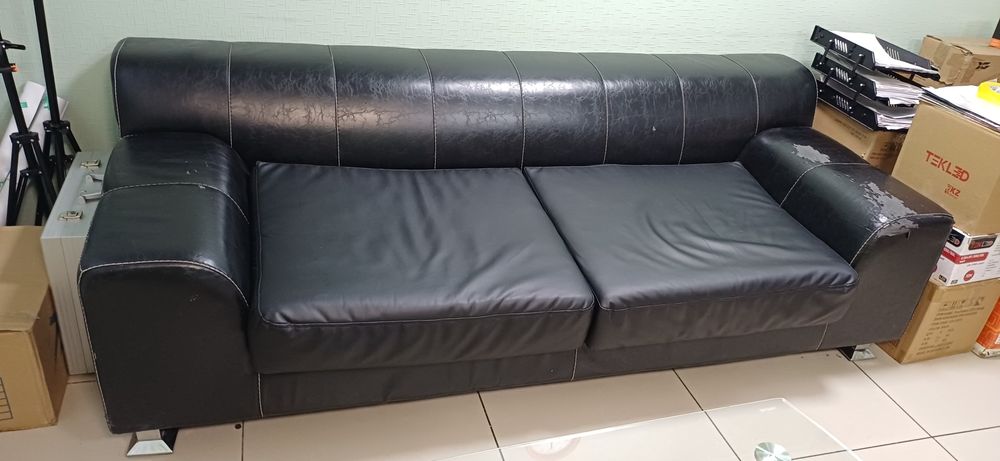 Кожанный диван плюс кресло 2шт