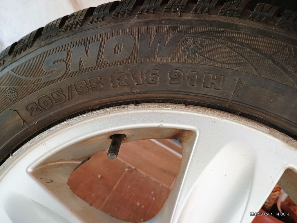Оригиналнални джанти за BMW с зимни гуми  205 55 16