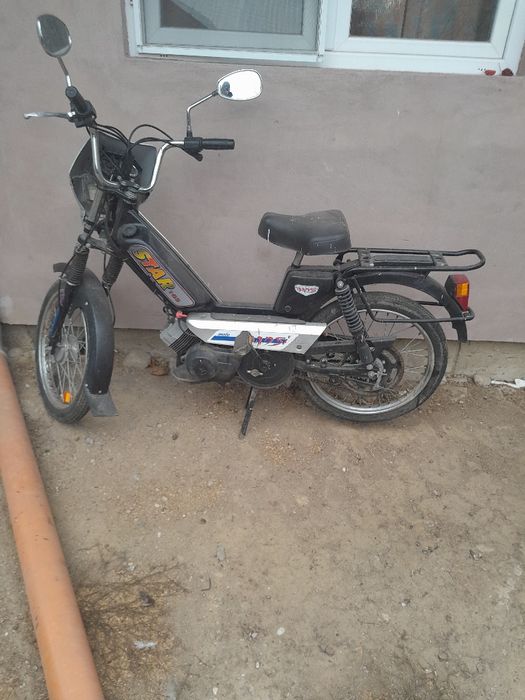 Moped pegeout...