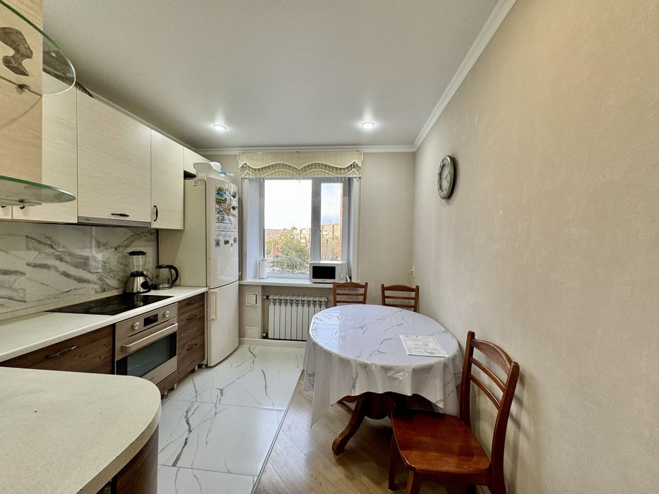 Продаётся 4 комн. кв - мкр.Степной-4, дом 12