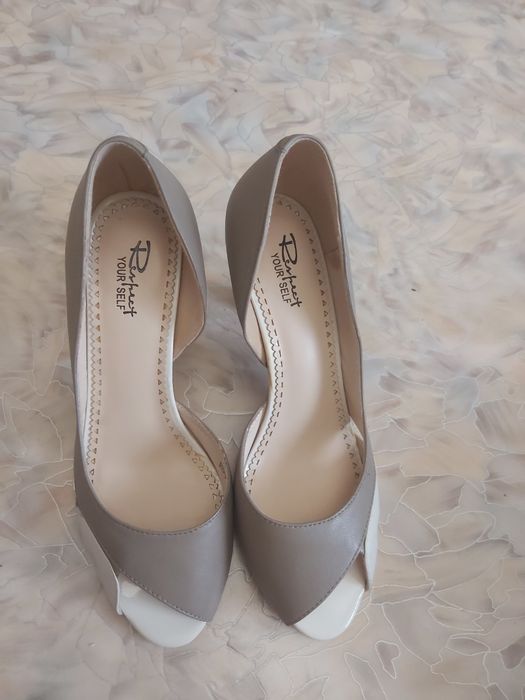 Продам женские туфли