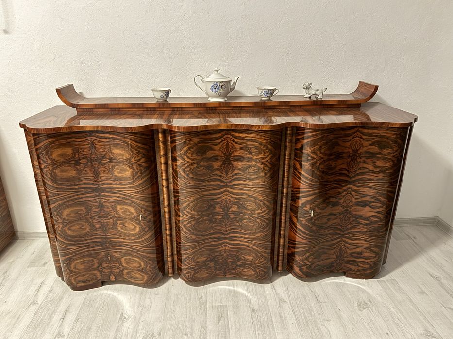 Vand mobila antica