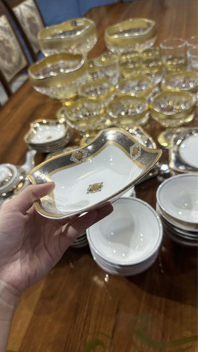 Комплект посуда сотилади . Холати зор. 12 персоналик