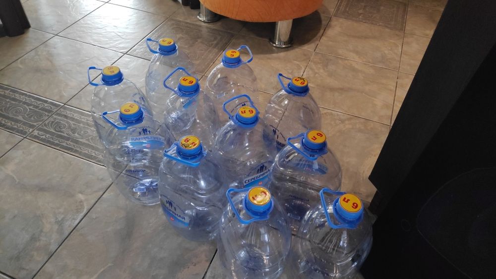 Бутыли 6 л чистые отдам даром