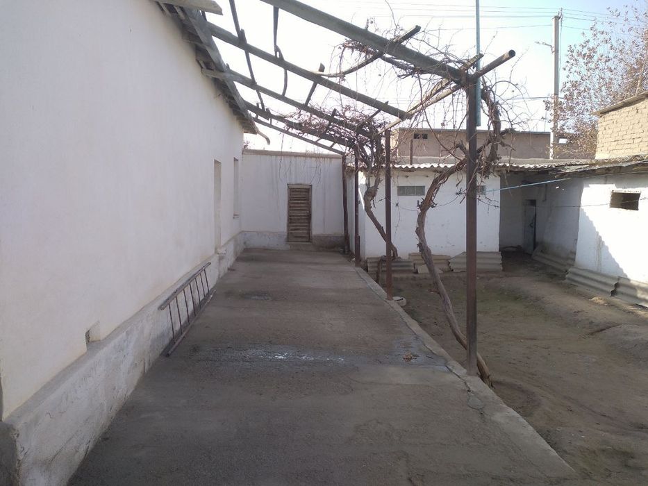 Hovli sotiladi.   Navoiy shahar Guliston MFY