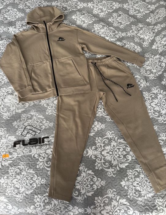 НОВ! Мъжки екип Flair, размер S - бежов