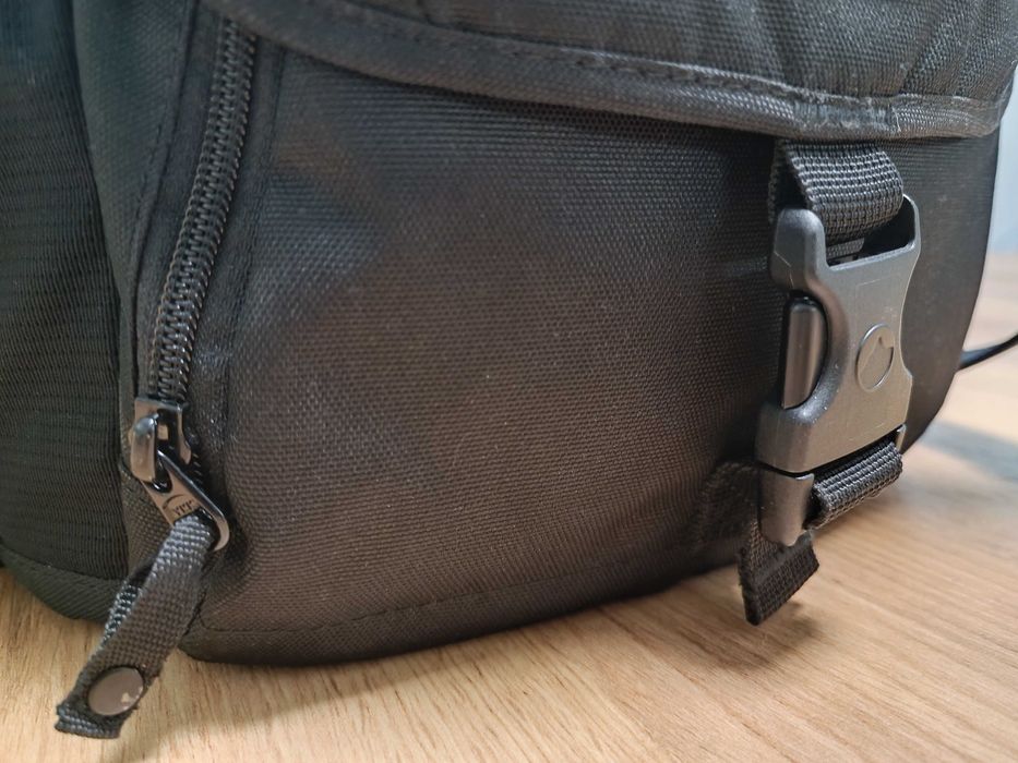 Чанта за фотоапарат Lowepro Nova 180 AW