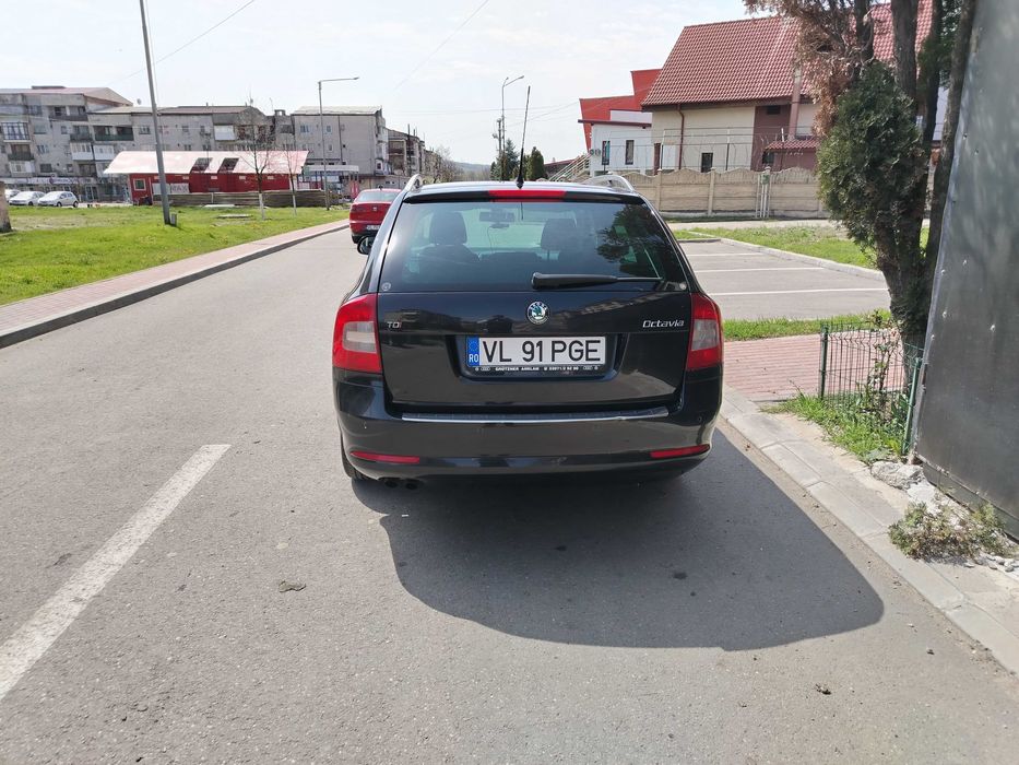 Vand sau schimb skoda octavia 2 cu logan dupa 2017