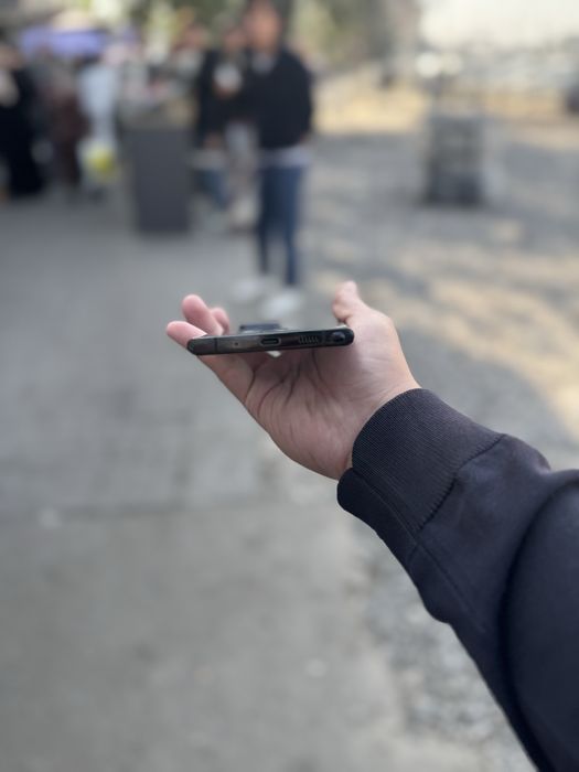 Samsung s20 8/256 радной без дефкта