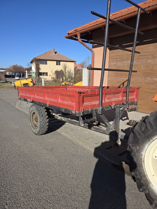 Remorca monoax basculabila pe spate