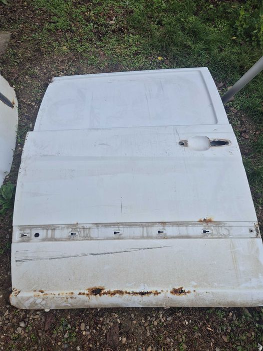 Vand usi fata si laterala mercedes vito pe alb