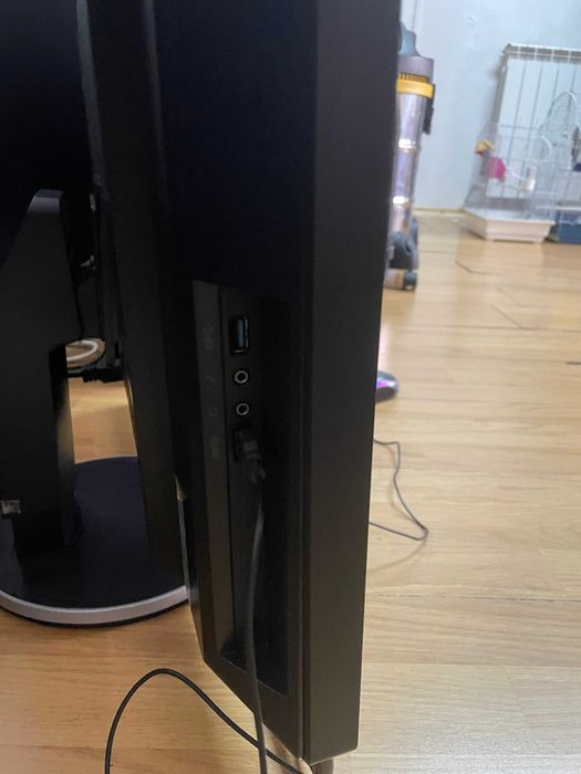 PC i3 lenovo think centre  all in one cu monitor integrat in unitate