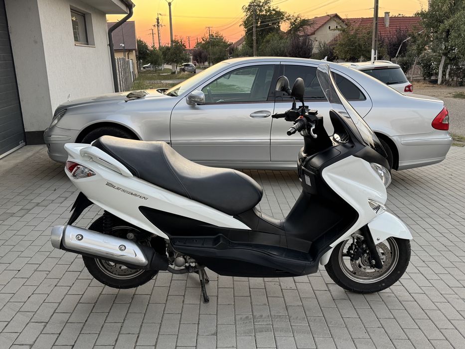 Suzuki Burgman 125 cm, categoria B