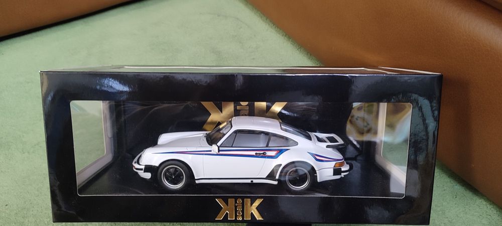 Модел 1:18 Porsche 911 (930)turbo