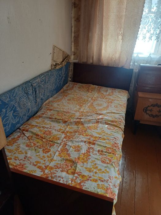 Кровать двуспальная и  односпальные. В хорошем состоянии. Недорого.