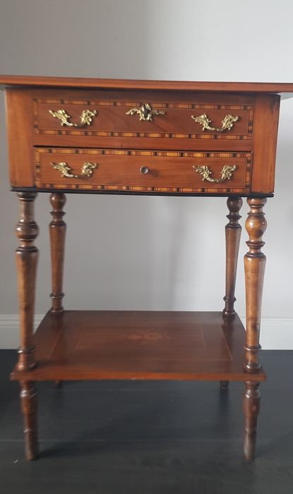 Comodină veche din lemn masiv cu intarsii