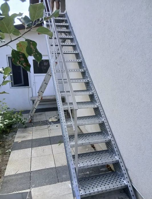 Scara metalica zincată