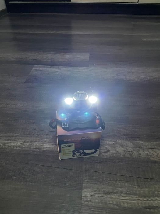 Vând lanterna de cap profesională