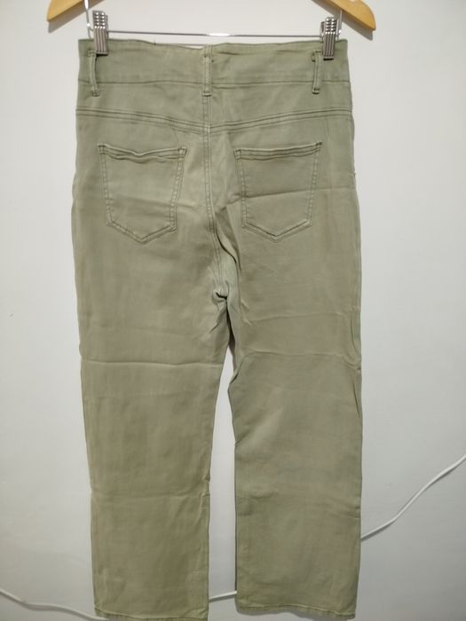 Отдам бесплатно женские джинсы