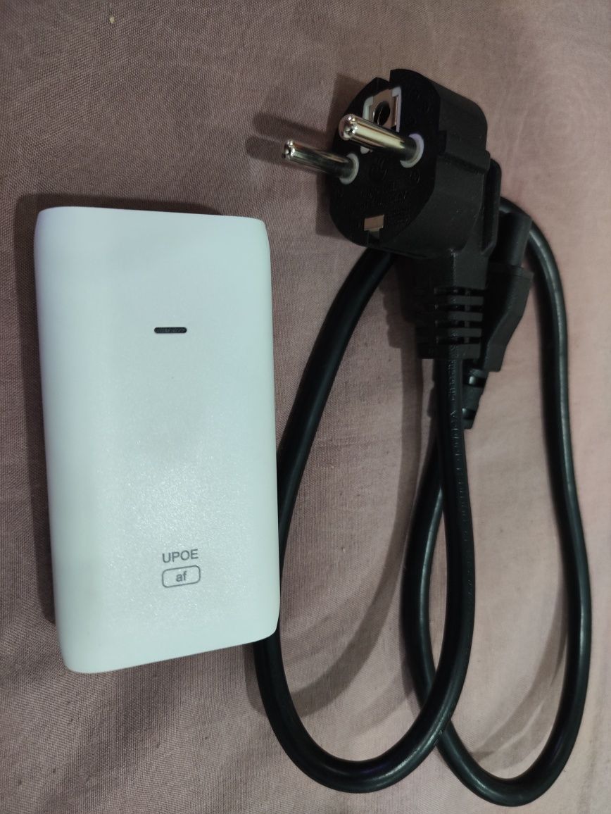 PoE Инжектор Гигабитный Ubiquiti PoE Adapter POE-24-12W-G РоЕ-адаптер