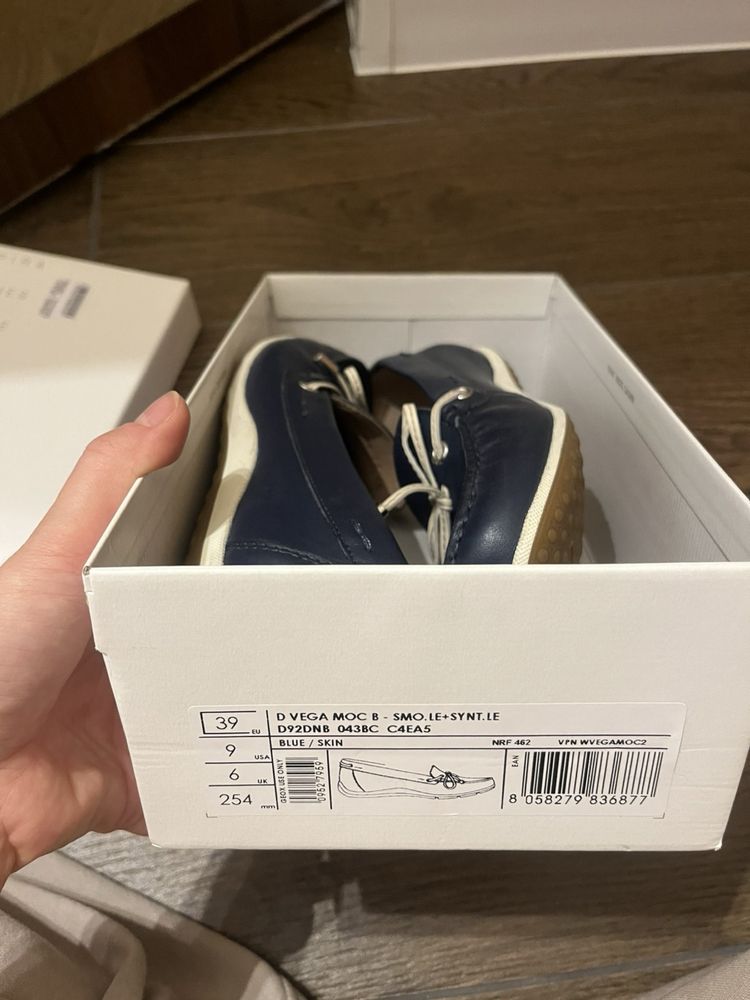 Обувки Geox, Guess