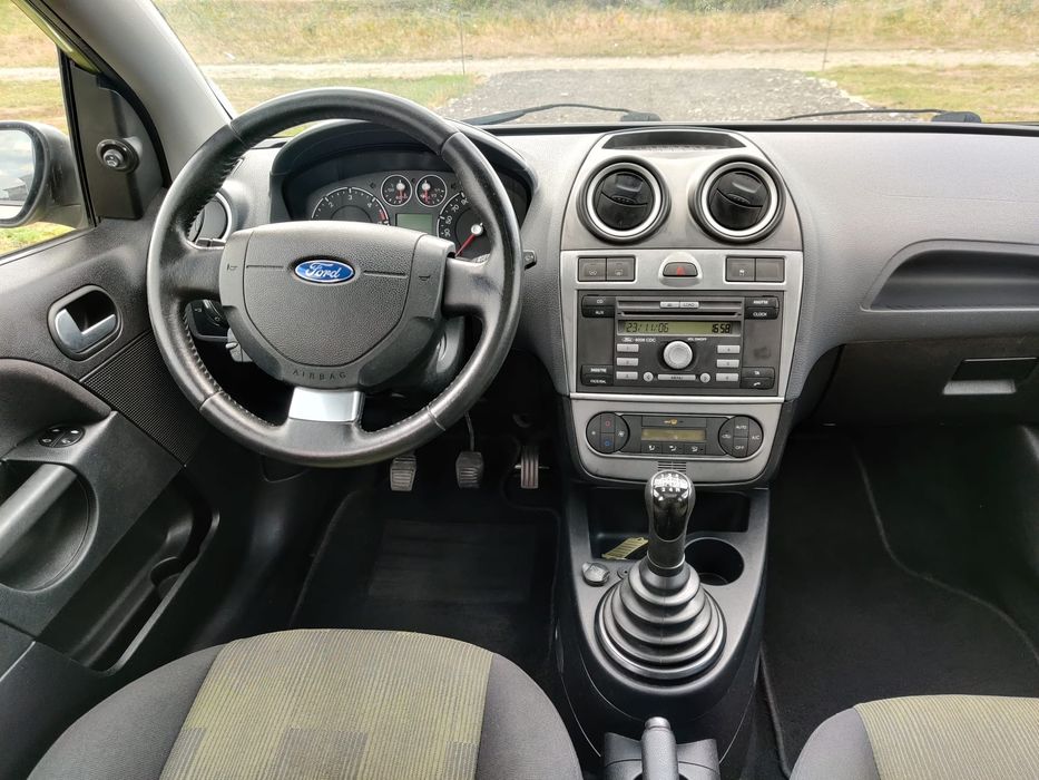 Vând Ford Fiesta 1,6 tdci 90 cp