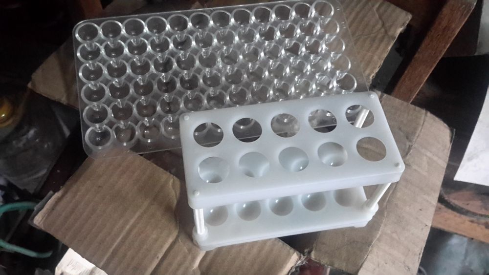 Продам штативы новые