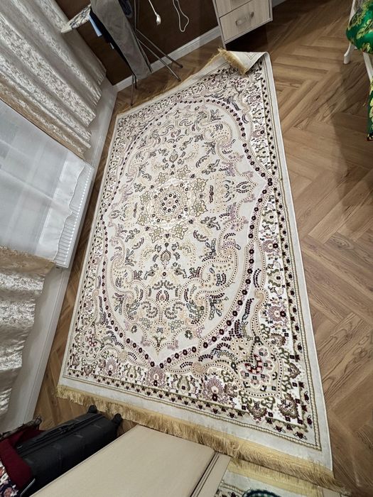 Продаю ковры для зала и спальни