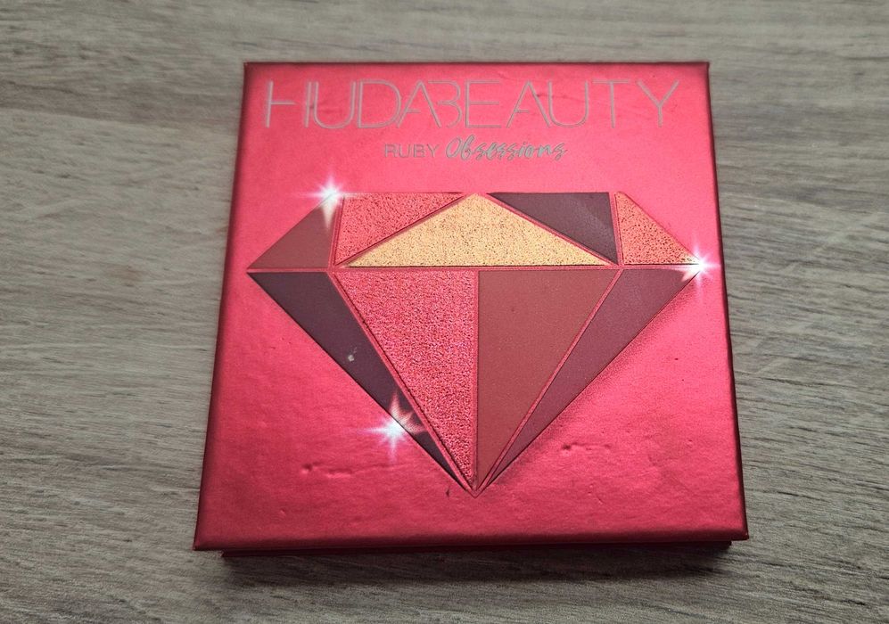 Палитра сенки за очи Huda beauty