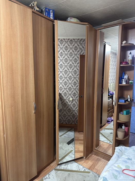 Продам угловой шкаф