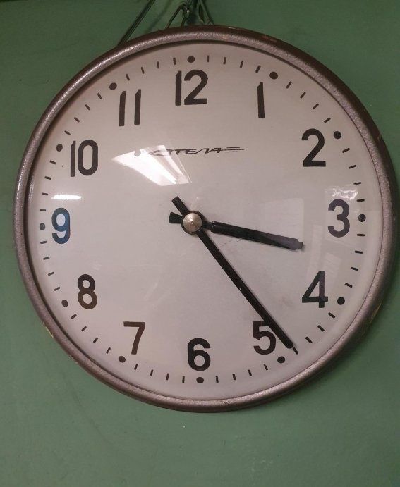 Часы вокзальные,промышленные