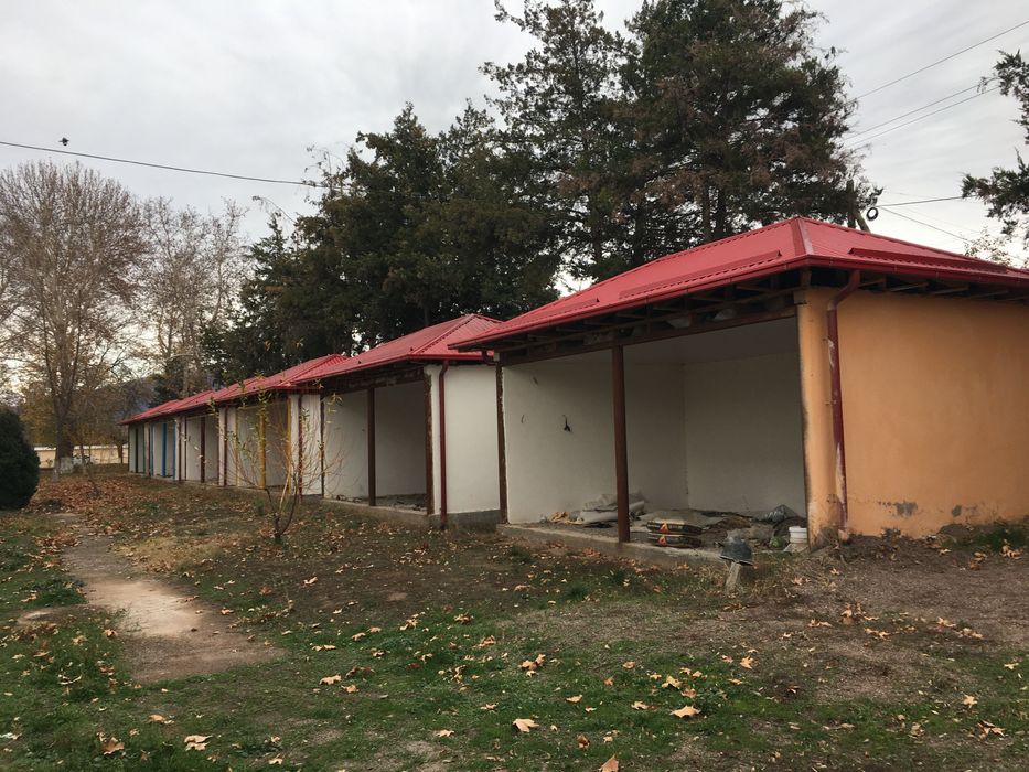 57 сот, 1320 кВ м здание г. Газалкент