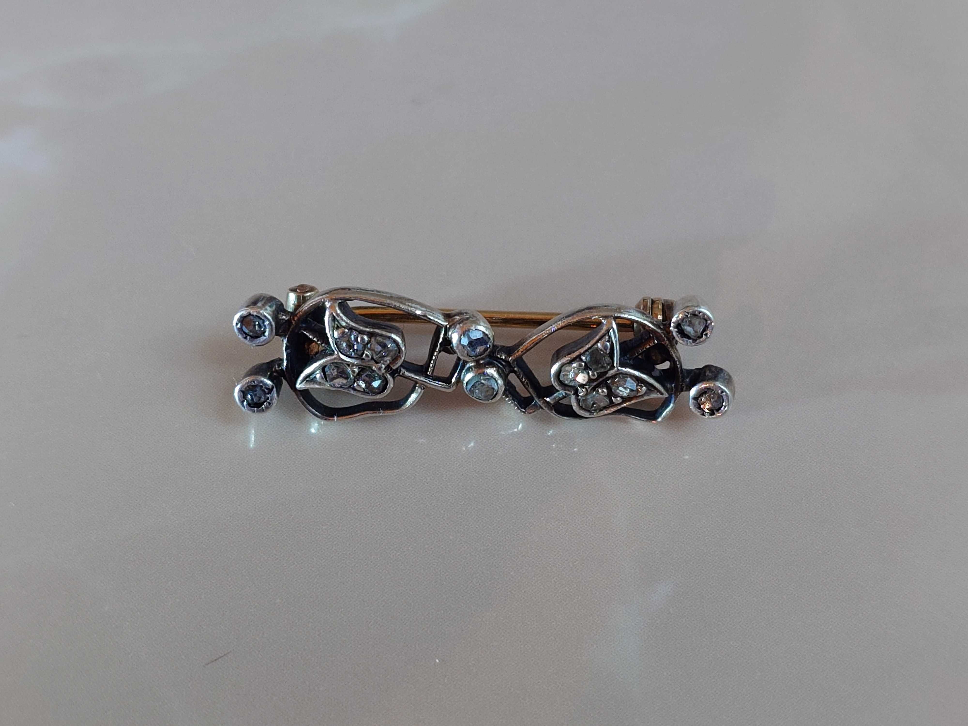 Brosa victoriana din aur de 18 k cu argint