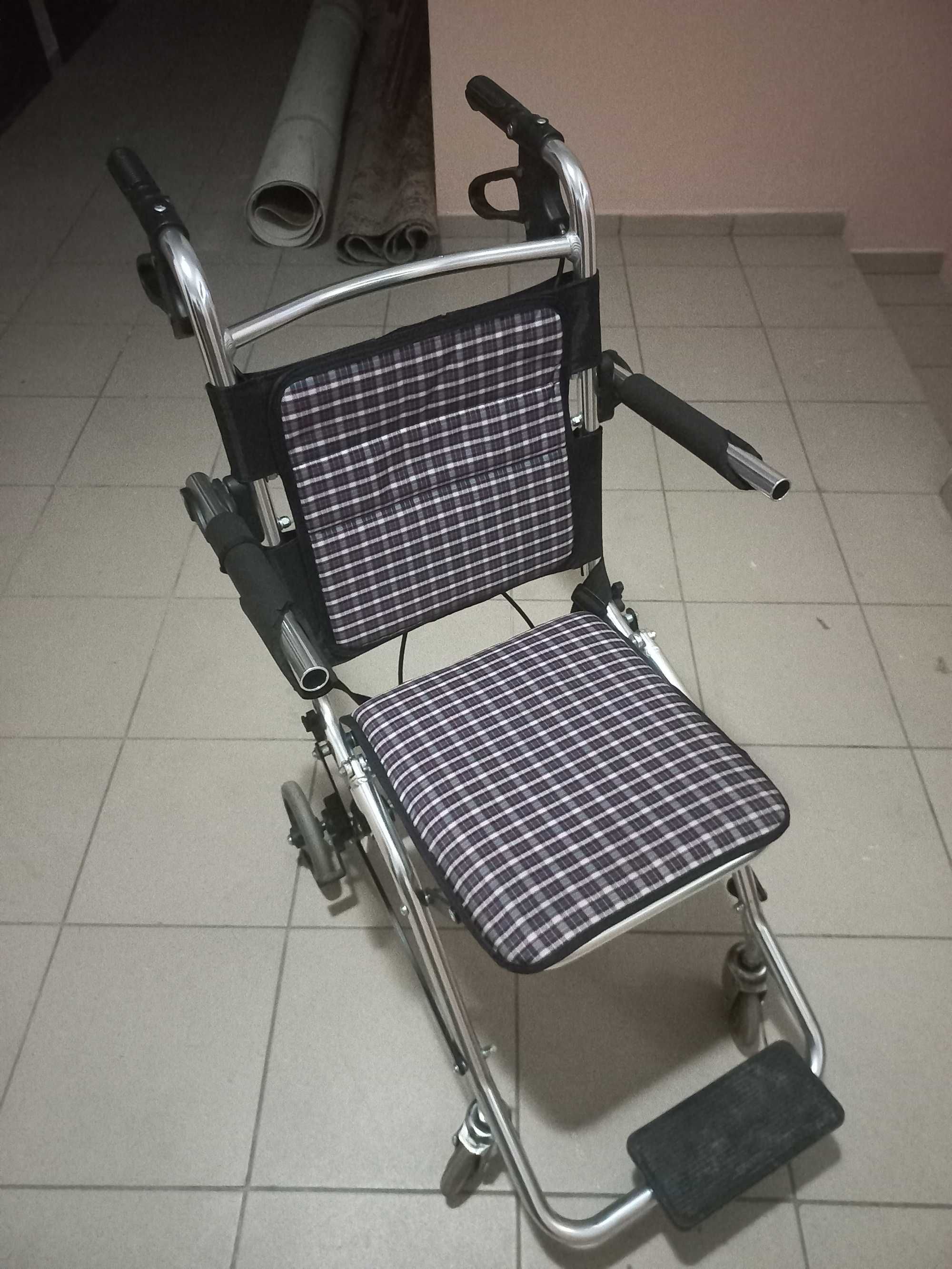 Кресло каталка удобно для прогулки легкая, полнимает до 130 кг.