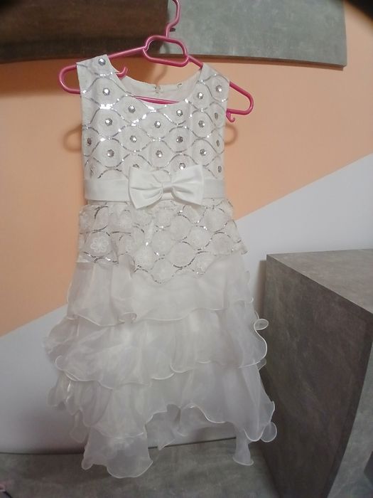 De vanzare rochie alba