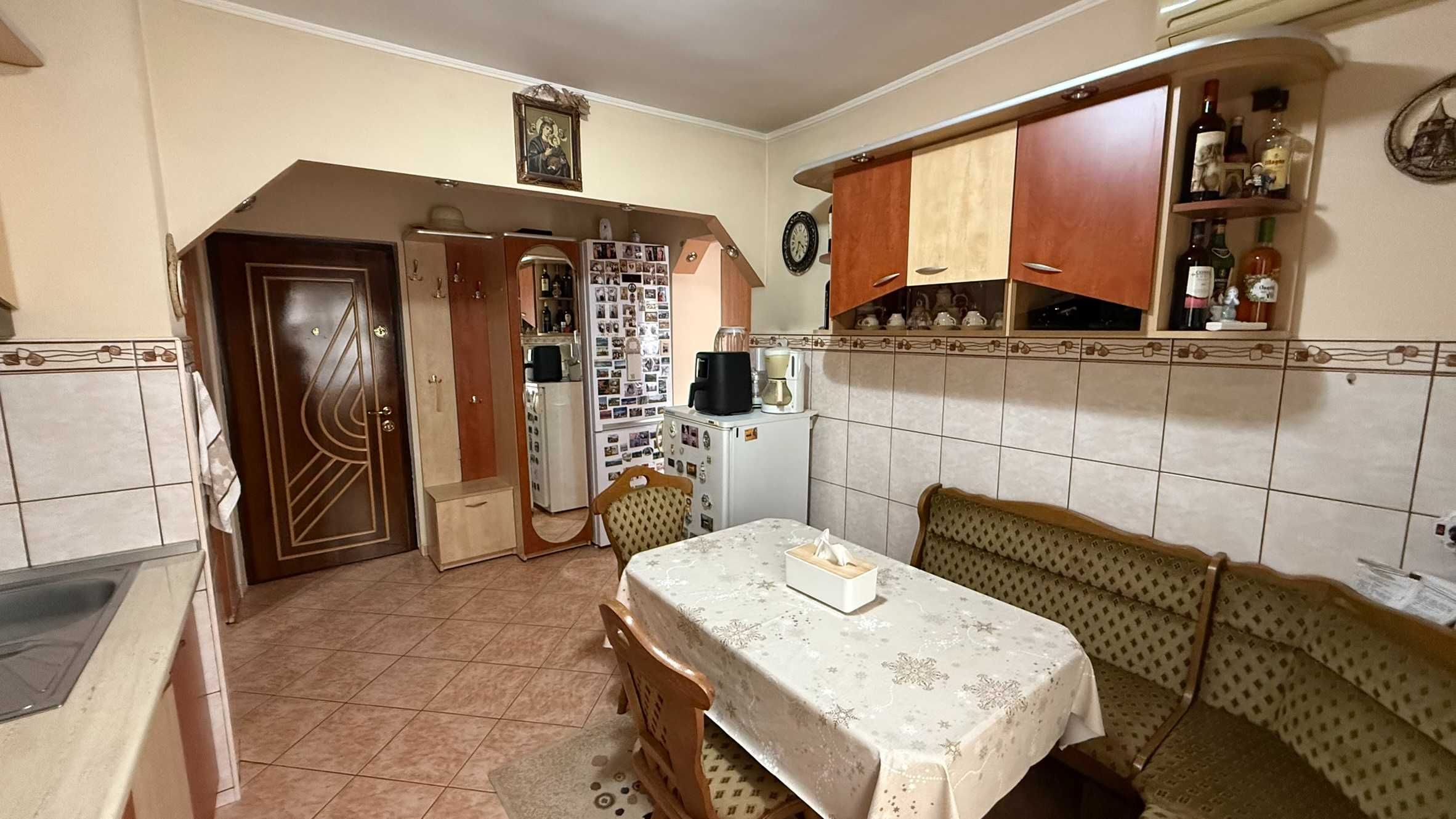 Apartament cu 2 camere, decomandat, mobilat+utilat, zona ultracentrala