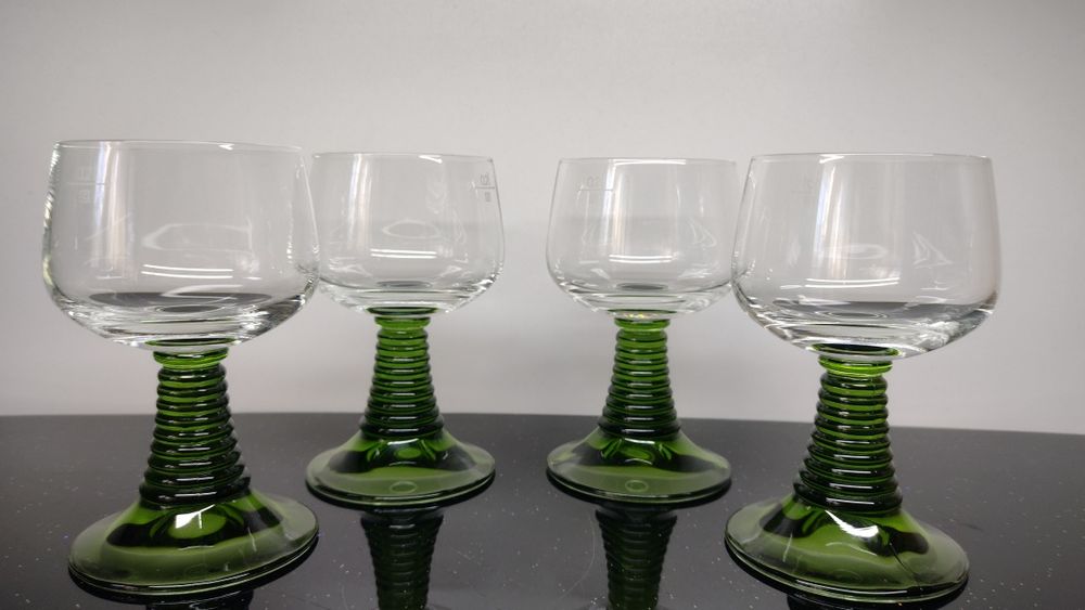 Чаши за вино/ракия със зелено столче. 4 модела по 4 броя, 1 модел 2 бр