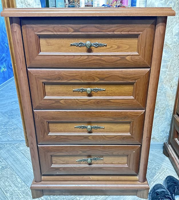 Продаю тумбу и шкаф