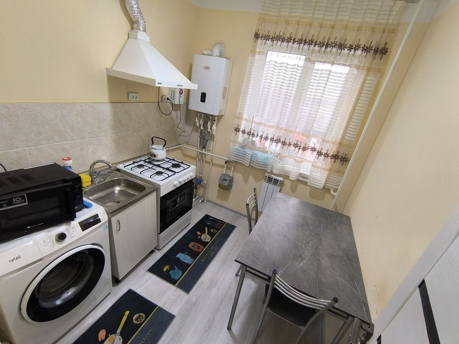 2 хонали квартира ижарага берилади. Янгийуль хамма шароитлари бор.