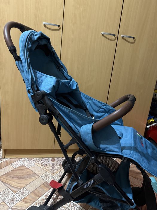 Продам прогулочную коляску уни