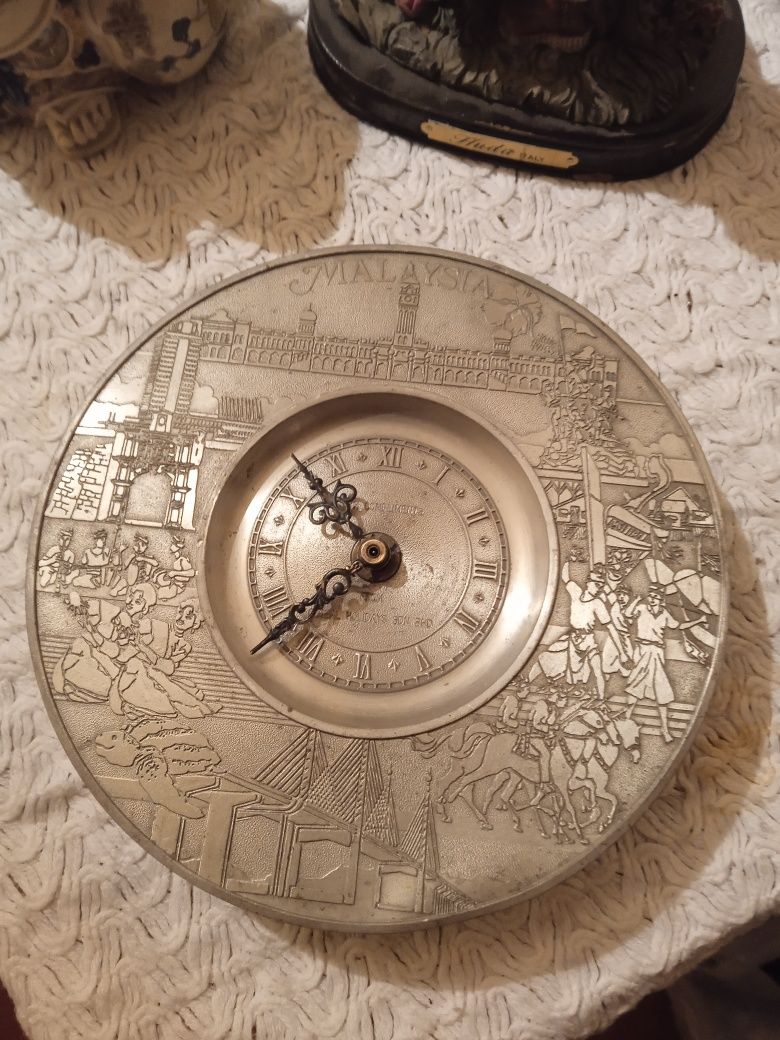 Часы, Германия. Заделаны из олова. Дёшево.