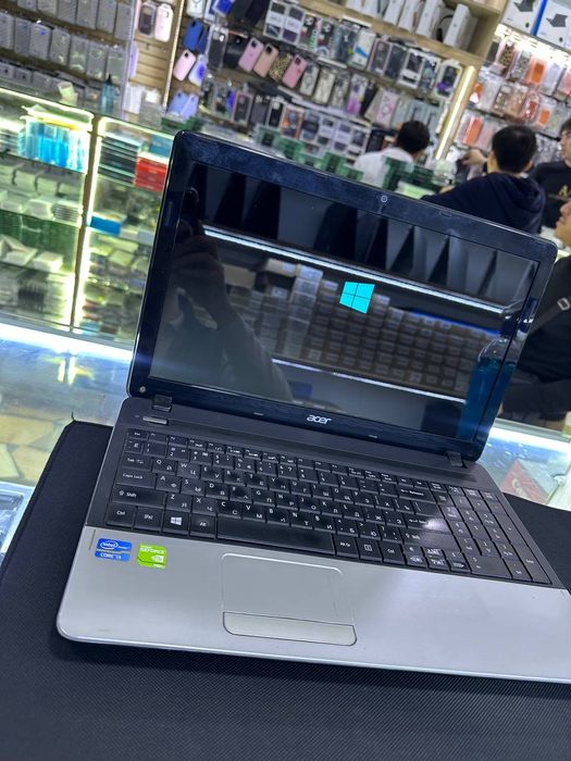 Notebook sotiladi Acer E1-571G