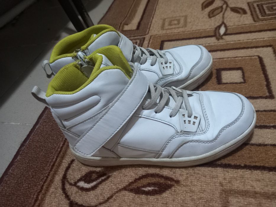 Продам кроосовки